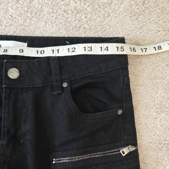 Zara Ladie's Black Cargo Jeans - Picture 5 of 7